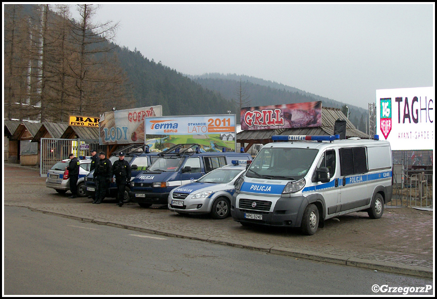 Radiowozy maÅ‚opolskiej Policji w Zakopanem