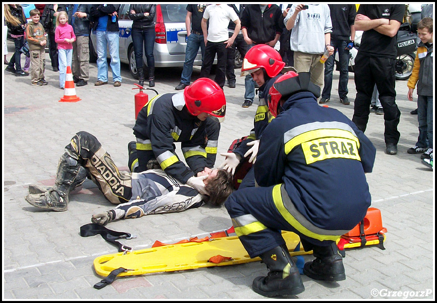 3.05.2010 - Rabka, ul. ZakopiaÅ„ska - Pokaz ratownictwa medycznego JRG Rabka ZdrÃ³j