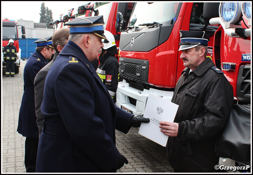 17.02.2017 - KrakÃ³w, ul. Zarzecze - Przekazanie samochodÃ³w dla OSP wojewÃ³dztwa maÅ‚opolskiego