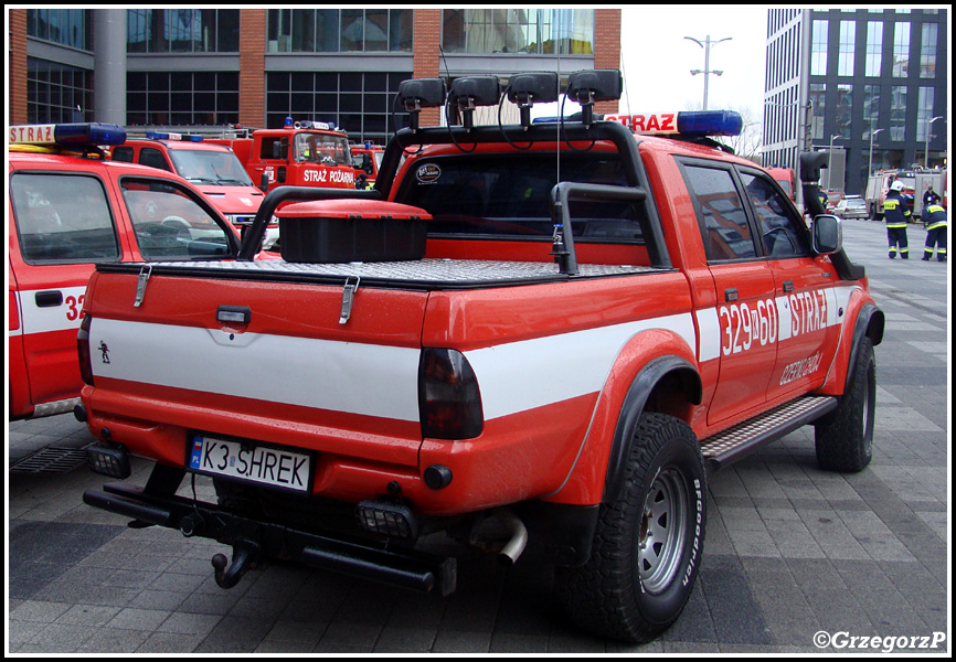 329[K]60 - SLRr Mitsubishi L200 - OSP CzernichÃ³w