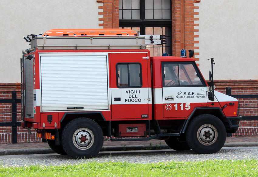 VF 17941 - S.A.F. Iveco 40.10WM/Magirus - Vigili del Fuoco, Comando Provinciale di Milano