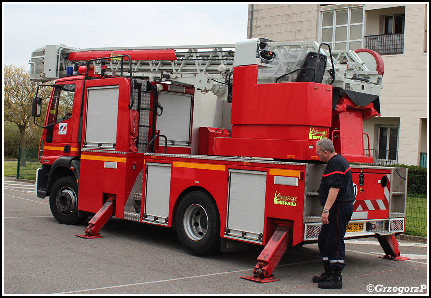 9846 SZ 53 - EPS Iveco Eurocargo 140E24/Gimaex-Riffaud - SDIS 53 de la Mayenne, Centre de Secours Château-Gontier