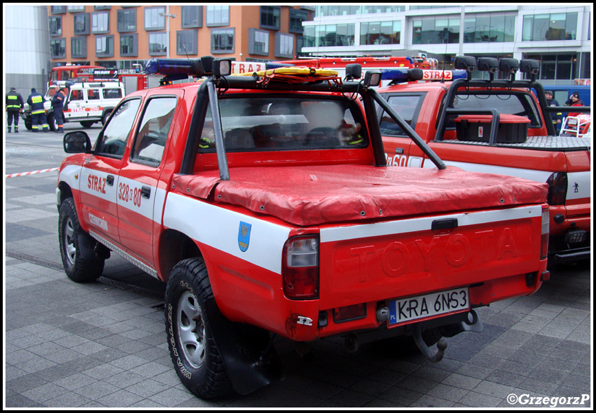 328[K]80 - SLRr Toyota Hilux - OSP CzernichÃ³w
