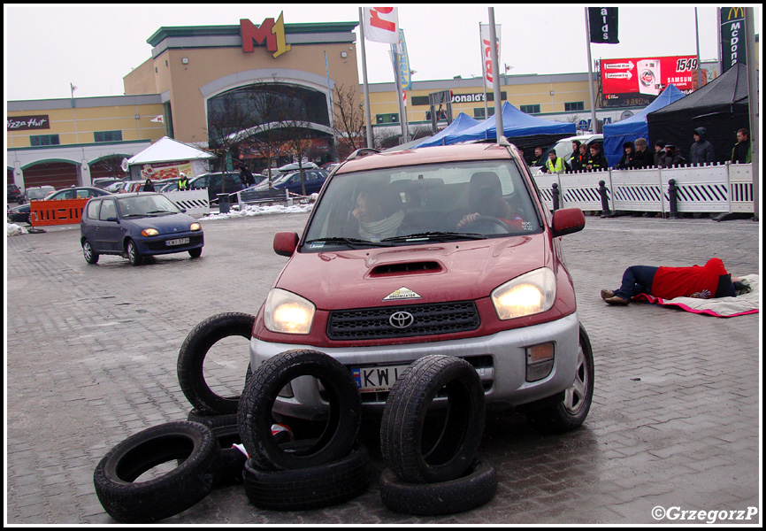 13.01.2013 - KrakÃ³w, parking M1 - Pokaz pierwszej pomocy przy wypadku komunikacyjnym