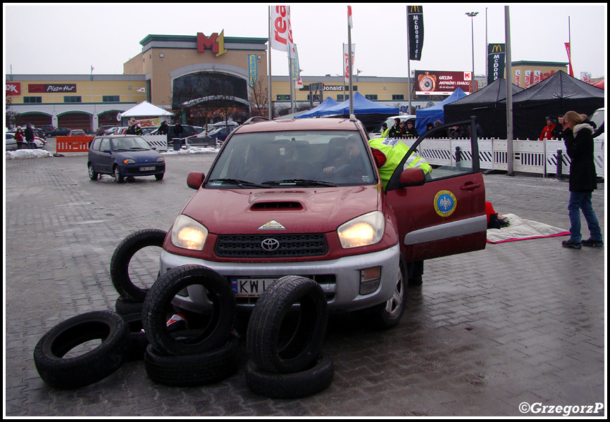 13.01.2013 - KrakÃ³w, parking M1 - Pokaz pierwszej pomocy przy wypadku komunikacyjnym