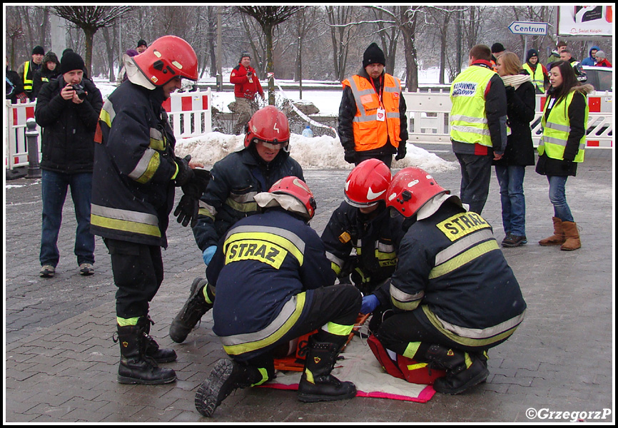 13.01.2013 - KrakÃ³w, parking M1 - Pokaz pierwszej pomocy przy wypadku komunikacyjnym