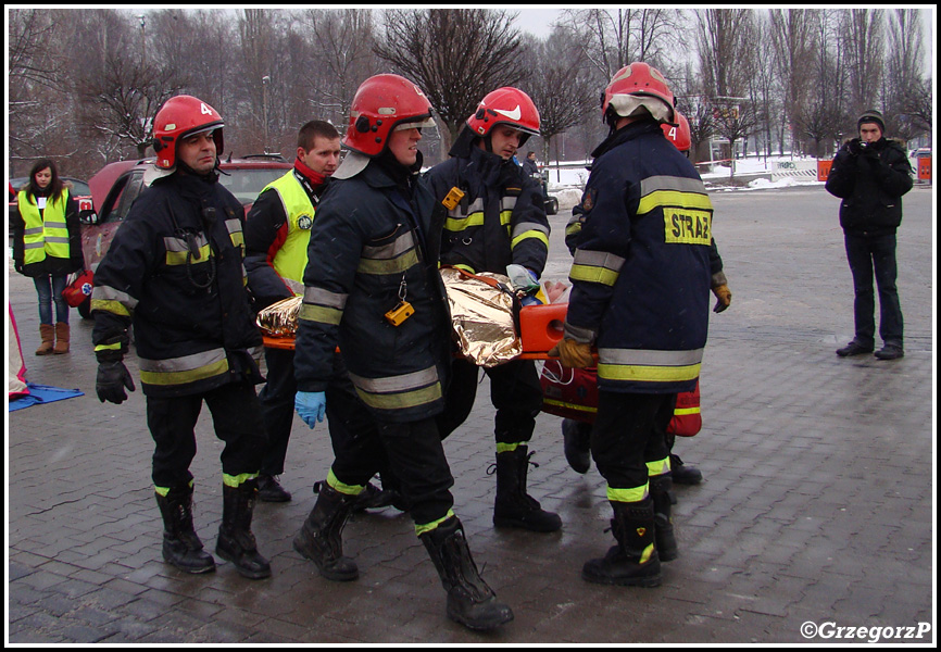 13.01.2013 - KrakÃ³w, parking M1 - Pokaz pierwszej pomocy przy wypadku komunikacyjnym