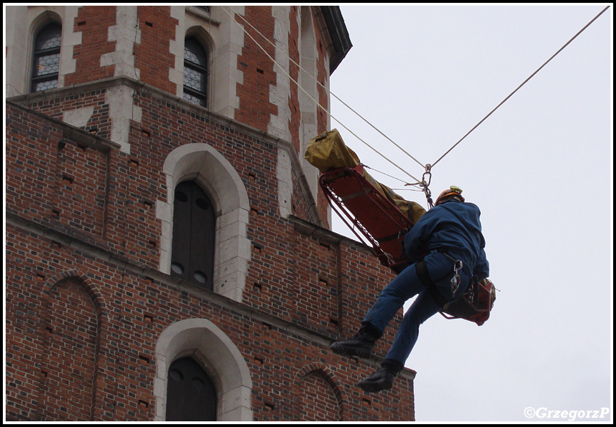 24.05.2013 - Kraków, Rynek Główny - Pokaz ratownictwa wysokościowego