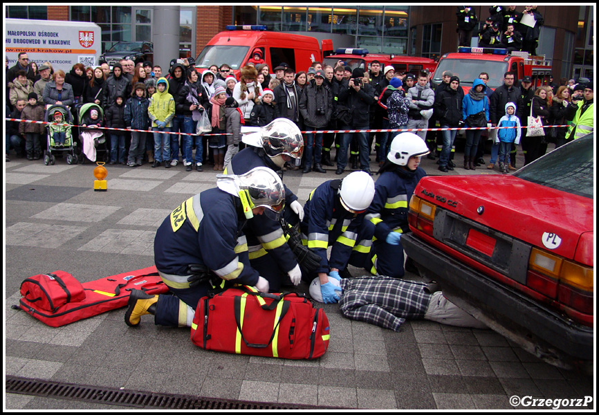 12.01.2014 - KrakÃ³w, Bonarka - Pokaz ratownictwa technicznego podczas I MZOSP i WOÅšP