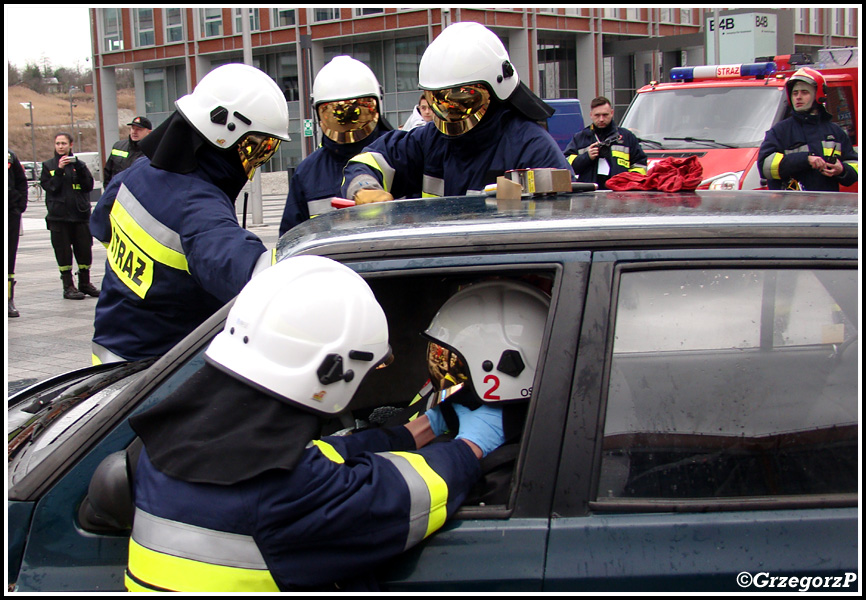 12.01.2014 - KrakÃ³w, Bonarka - Pokaz ratownictwa technicznego podczas I MZOSP i WOÅšP