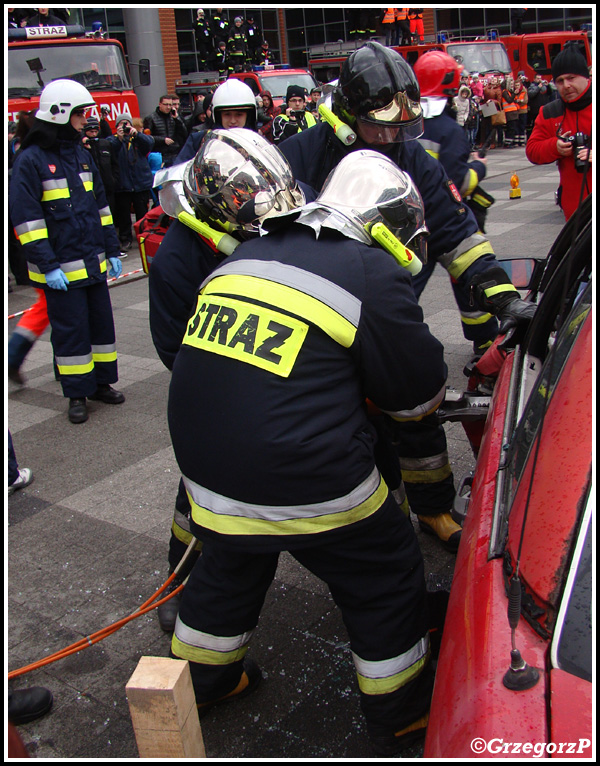 12.01.2014 - KrakÃ³w, Bonarka - Pokaz ratownictwa technicznego podczas I MZOSP i WOÅšP