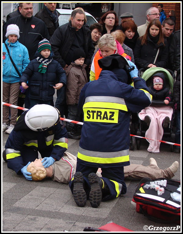 12.01.2014 - KrakÃ³w, Bonarka - Pokaz ratownictwa technicznego podczas I MZOSP i WOÅšP