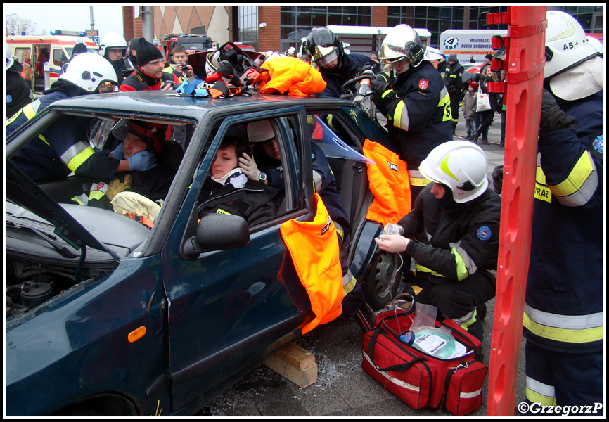 12.01.2014 - KrakÃ³w, Bonarka - Pokaz ratownictwa technicznego podczas I MZOSP i WOÅšP