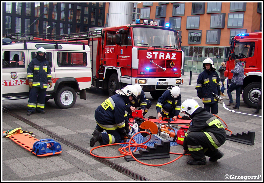 12.01.2014 - KrakÃ³w, Bonarka - Pokaz ratownictwa technicznego podczas I MZOSP i WOÅšP