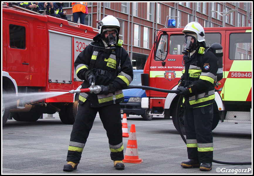 12.01.2014 - KrakÃ³w, Bonarka - Pokaz ratownictwa technicznego podczas I MZOSP i WOÅšP