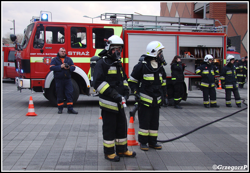 12.01.2014 - KrakÃ³w, Bonarka - Pokaz ratownictwa technicznego podczas I MZOSP i WOÅšP