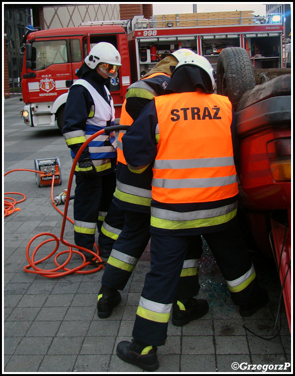 12.01.2014 - KrakÃ³w, Bonarka - Pokaz ratownictwa technicznego podczas I MZOSP i WOÅšP