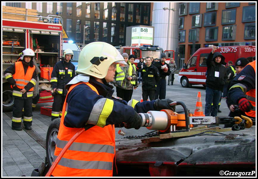 12.01.2014 - KrakÃ³w, Bonarka - Pokaz ratownictwa technicznego podczas I MZOSP i WOÅšP