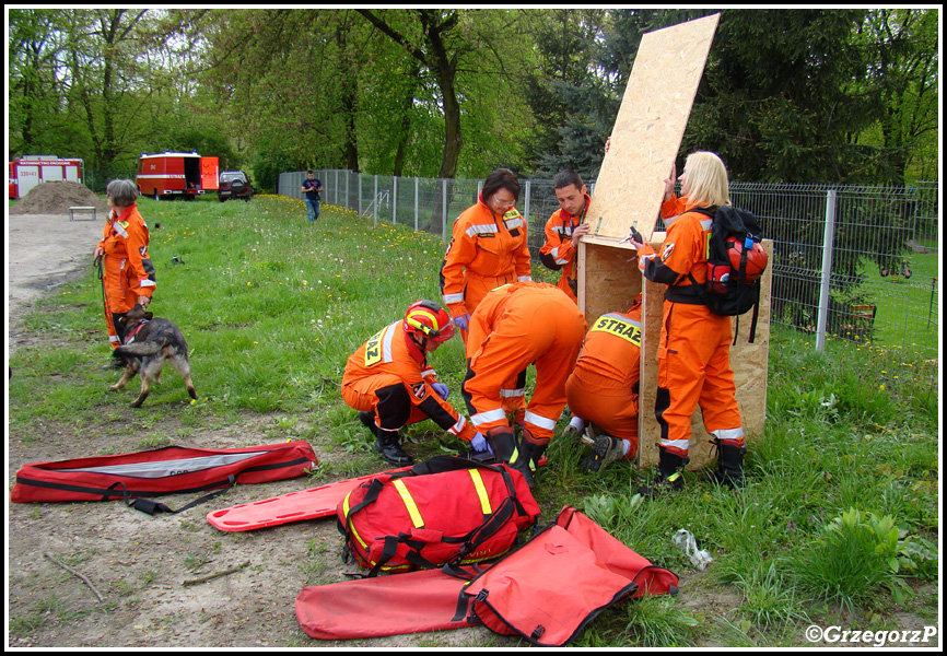 3.05.2016 - Skawina, Park Miejski - Pokaz Grupy Poszukiwawczo- Ratowniczej OSP Goszcza