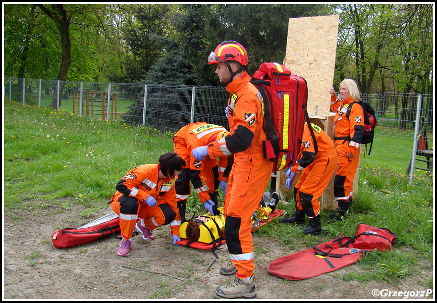 3.05.2016 - Skawina, Park Miejski - Pokaz Grupy Poszukiwawczo- Ratowniczej OSP Goszcza