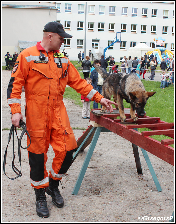 3.05.2016 - Skawina, Park Miejski - Pokaz Grupy Poszukiwawczo- Ratowniczej OSP Goszcza