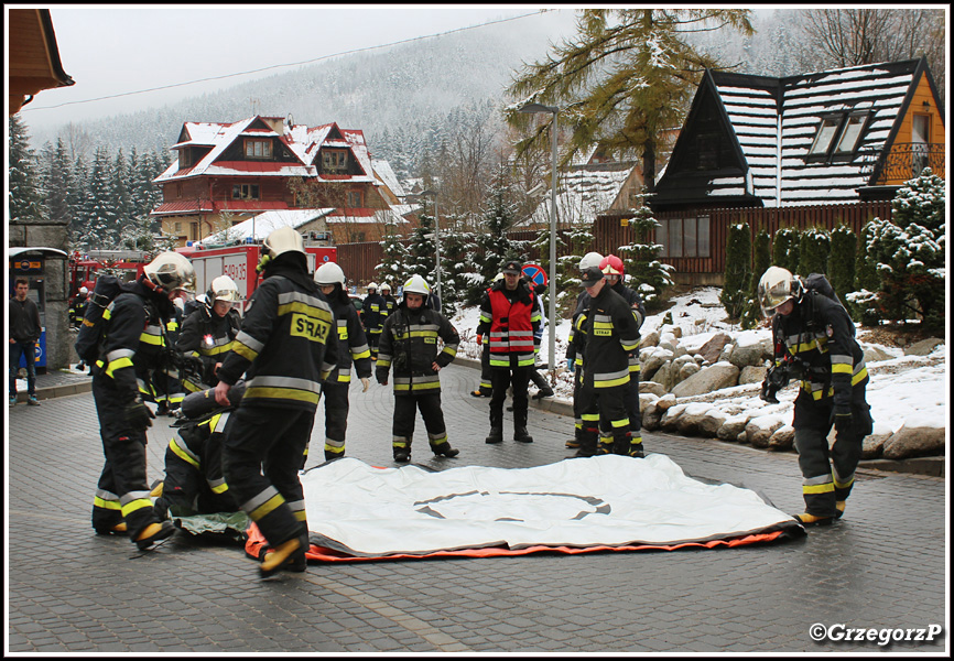 7.11.2016 - Zakopane, ul. Balzera, hotel Nosalowy DwÃ³r - Manewry KSRG powiatu tatrzaÅ„skiego