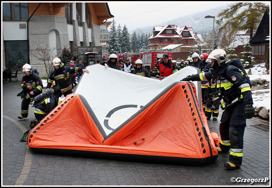 7.11.2016 - Zakopane, ul. Balzera, hotel Nosalowy DwÃ³r - Manewry KSRG powiatu tatrzaÅ„skiego
