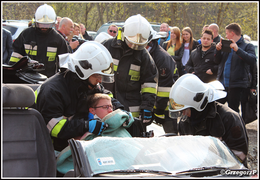 30.04.2017 - Rdzawka, plac przy szkole - Pokaz ratownictwa drogowego