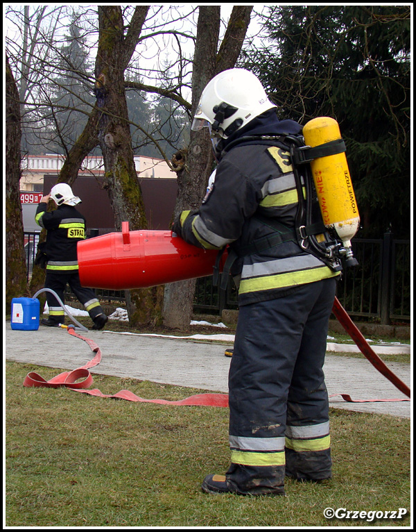 31.01.2018 - Rabka-Zdrój, Amfiteatr - Pokaz gaszenia samochodu