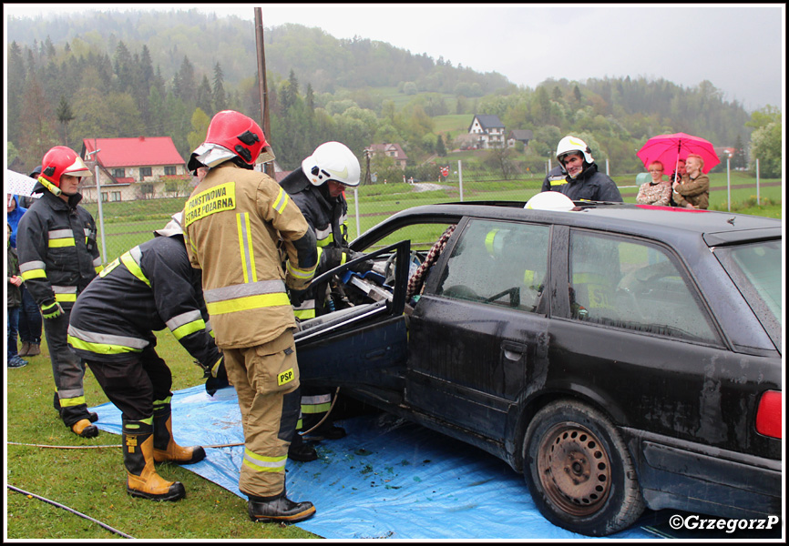 3.05.2019 - Raba NiÅ¼na, boisko sportowe - Pokaz ratownictwa technicznego