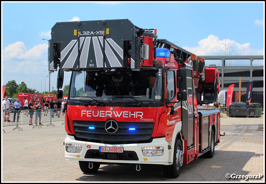 SD 32 Mercedes Benz Atego 1530/Rosenbauer - Pojazd demonstracyjny