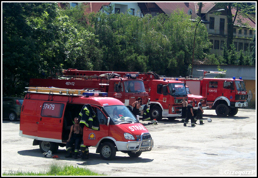 10.07.2010 - Nowy Targ, ul. Nadwodnia - PoÅ¼ar zakÅ‚adu kuÅ›nierskiego