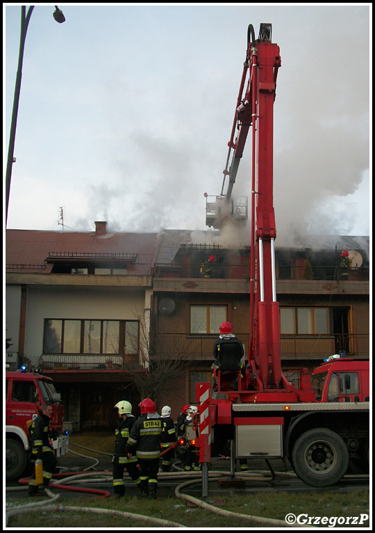 25.11.2010 - Nowy Targ, Aleja TysiÄ…clecia - PoÅ¼ar mieszkania