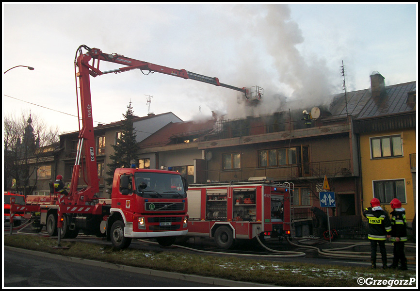 25.11.2010 - Nowy Targ, Aleja TysiÄ…clecia - PoÅ¼ar mieszkania