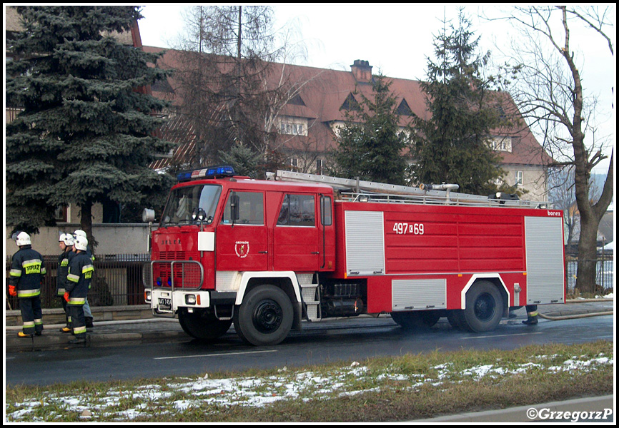 25.11.2010 - Nowy Targ, Aleja TysiÄ…clecia - PoÅ¼ar mieszkania