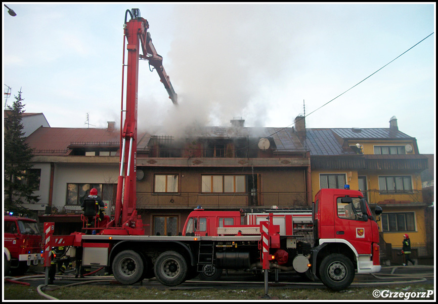 25.11.2010 - Nowy Targ, Aleja TysiÄ…clecia - PoÅ¼ar mieszkania