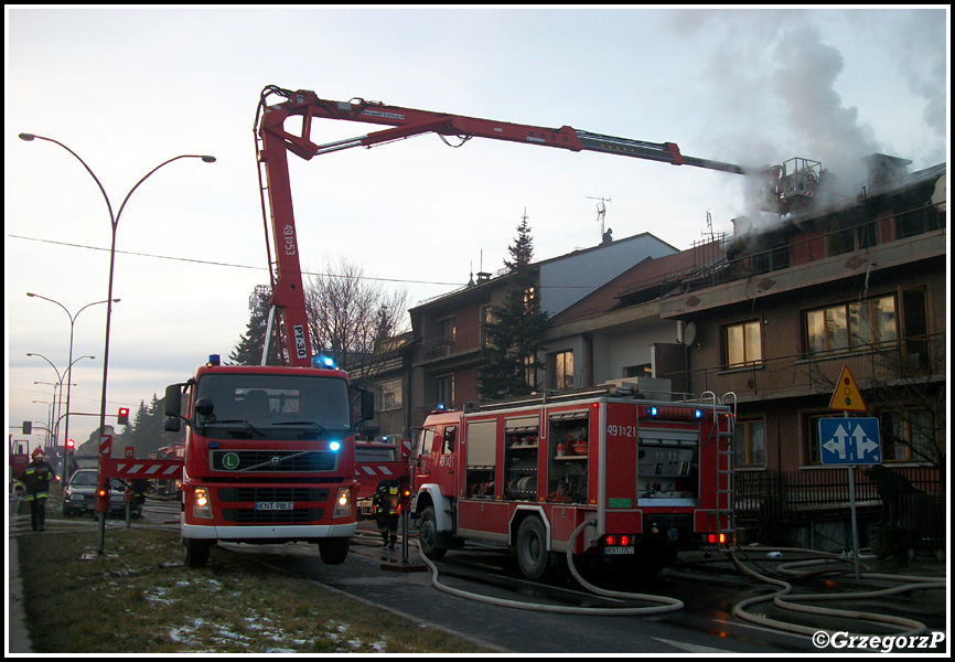 25.11.2010 - Nowy Targ, Aleja TysiÄ…clecia - PoÅ¼ar mieszkania