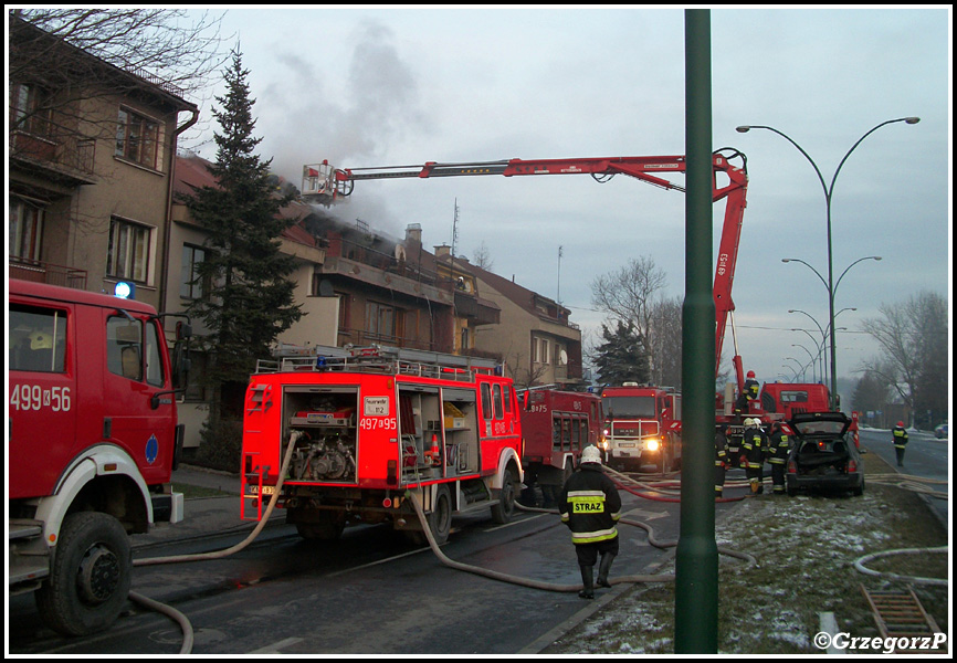 25.11.2010 - Nowy Targ, Aleja TysiÄ…clecia - PoÅ¼ar mieszkania