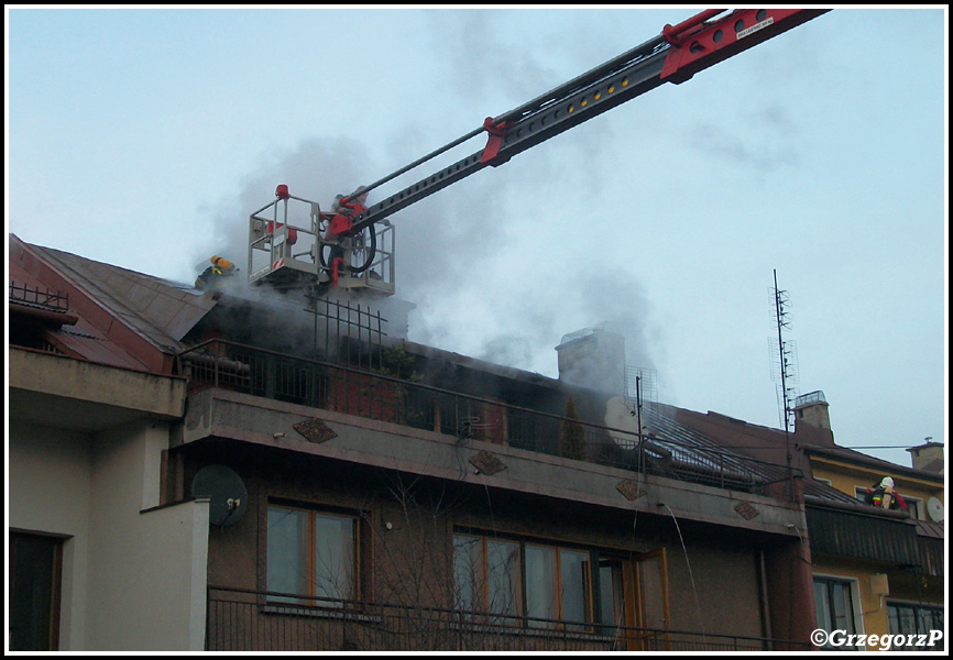 25.11.2010 - Nowy Targ, Aleja TysiÄ…clecia - PoÅ¼ar mieszkania