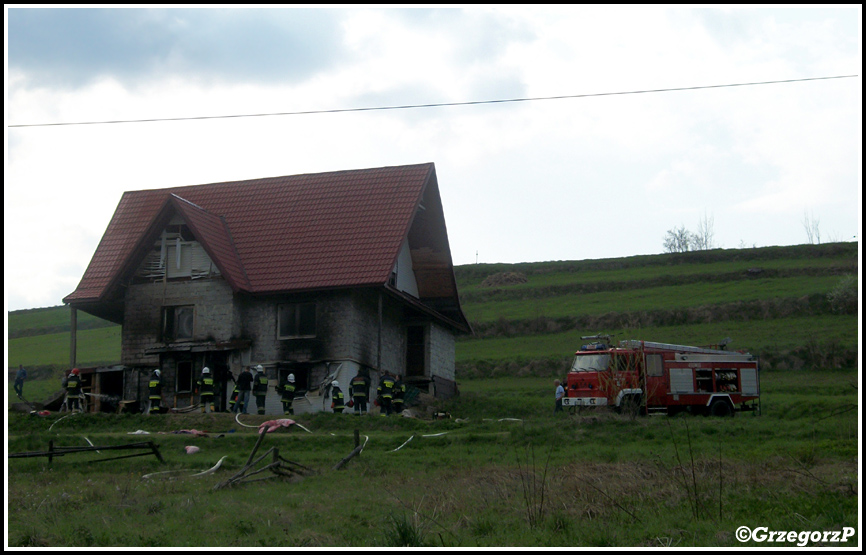 28.04.2011 - Sieniawa - PoÅ¼ar domu mieszkalnego