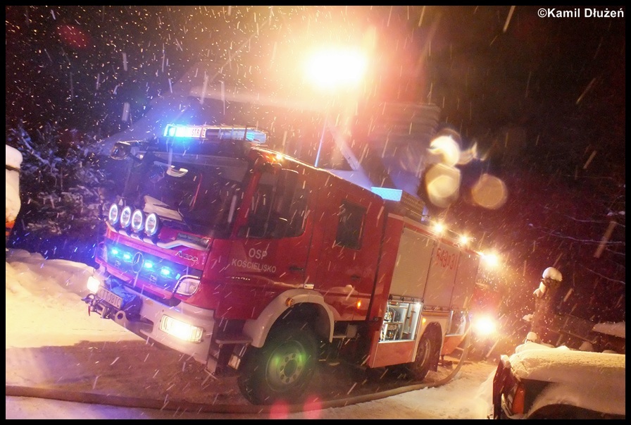 25.01.2013 - KoÅ›cielisko, ul. KarpielÃ³wka - poÅ¼ar drewnianego budynku