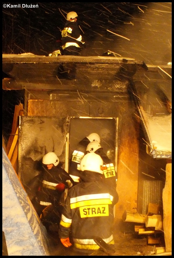 25.01.2013 - KoÅ›cielisko, ul. KarpielÃ³wka - poÅ¼ar drewnianego budynku
