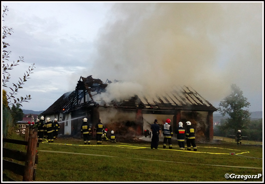 30.07.2019 - Skawa - PoÅ¼ar zabudowaÅ„ gospodarczych