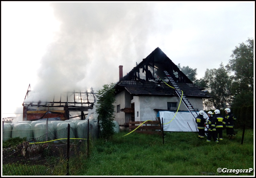 30.07.2019 - Skawa - Pożar zabudowań gospodarczych