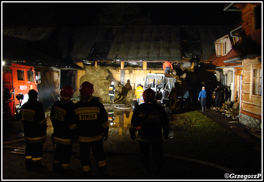 4.12.2011 - Chochołów - Pożar drewnianych zabudowań