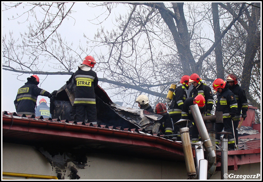 25.04.2016 - Nowy Targ, ul. Kolejowa - PoÅ¼ar w zakÅ‚adach miÄ™snych