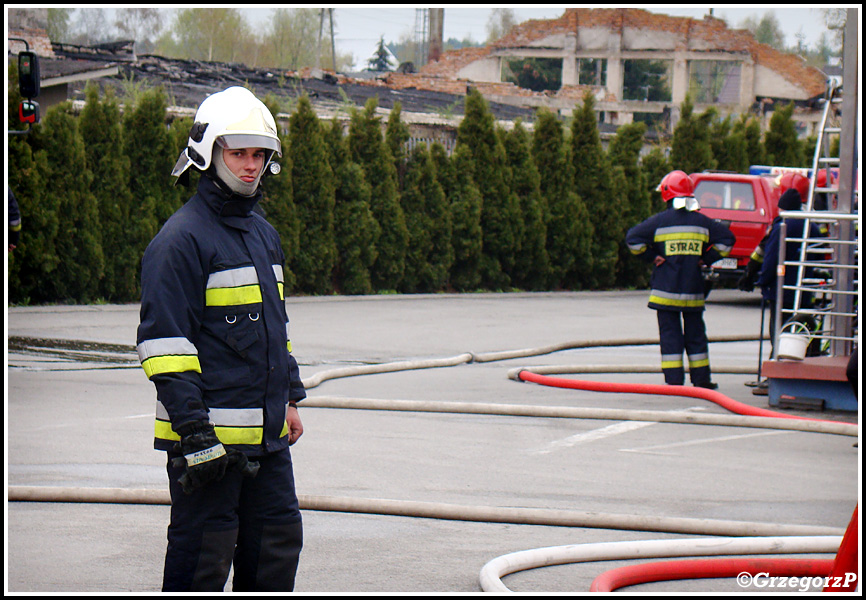 25.04.2016 - Nowy Targ, ul. Kolejowa - Pożar w zakładach mięsnych