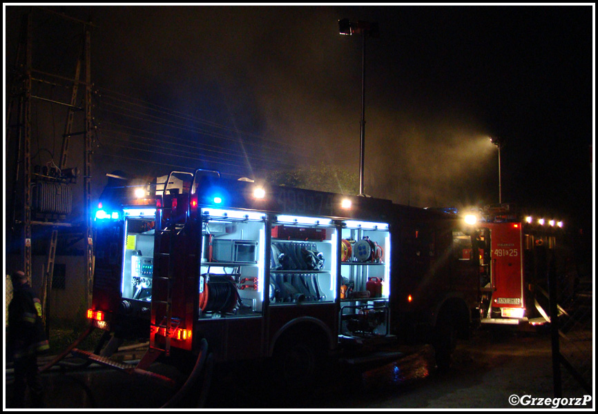 8.07.2012 - Klikuszowa - PoÅ¼ar zabudowaÅ„ gospodarczych