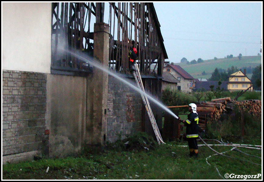 8.07.2012 - Klikuszowa - Pożar zabudowań gospodarczych