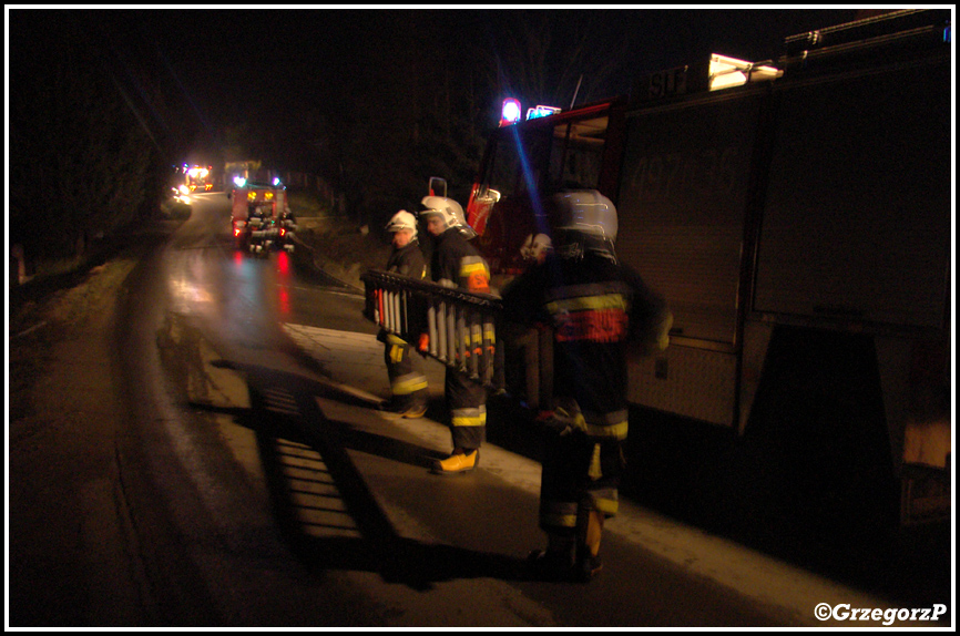 3.12.2009r. - Skawa - PoÅ¼ar budynku mieszkalnego i gospodarczego